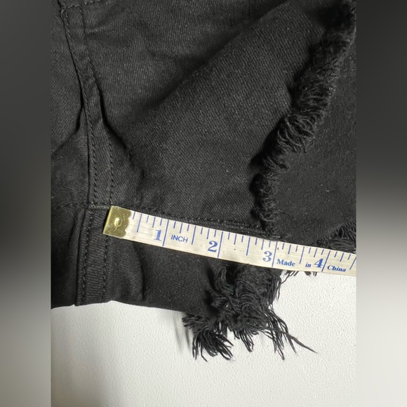 Kut from the Kloth Jane High Rise Short Black Distressed Denim Raw Hem Size 2 - Picture 5 of 8